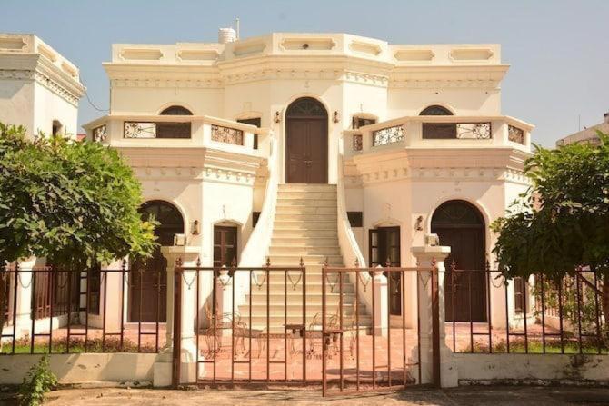 ホテル A Mansion Kashipur エクステリア 写真