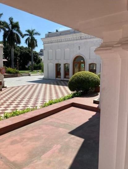 ホテル A Mansion Kashipur エクステリア 写真
