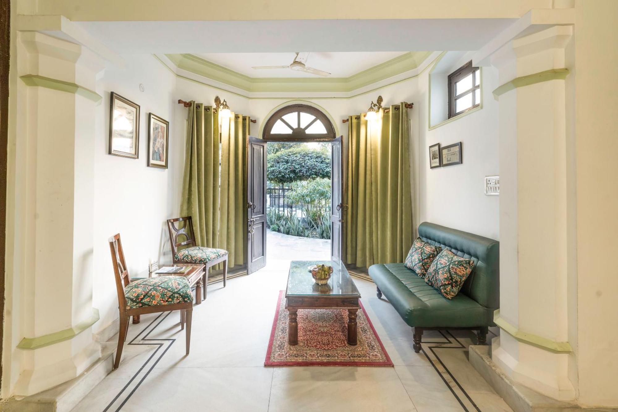 ホテル A Mansion Kashipur エクステリア 写真